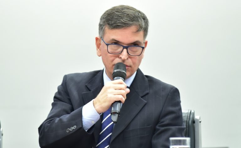 Delegado da PF afirma que investigação sobre descontos indevidos do INSS ainda está no início
