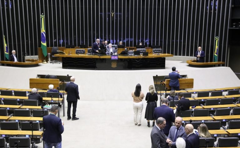 Câmara aprova uso de multas de trânsito para formar condutores de baixa renda