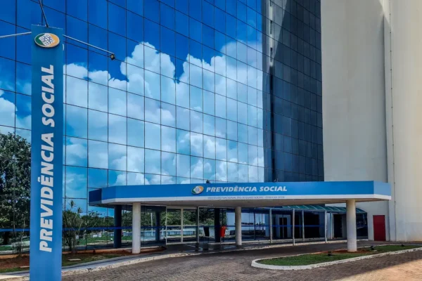 Fraude no INSS: agente da Polícia Federal foi flagrado com US$ 200 mil em operação