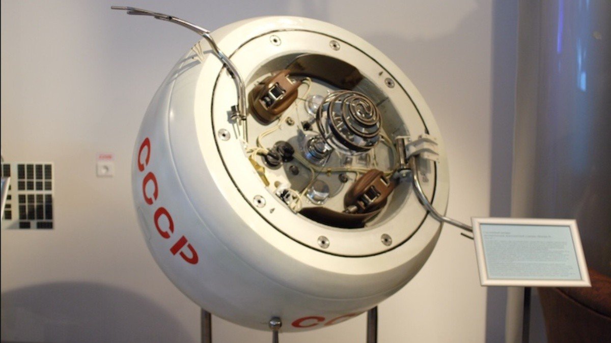 Nave russa cai no mar após 53 anos no espaço