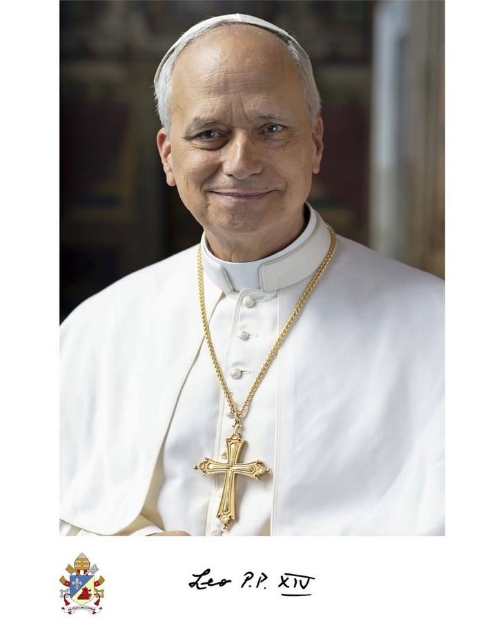 Foto oficial do papa Leão XIV é divulgada pelo Vaticano