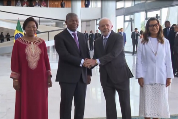 Lula recebe presidente de Angola no Palácio do Planalto