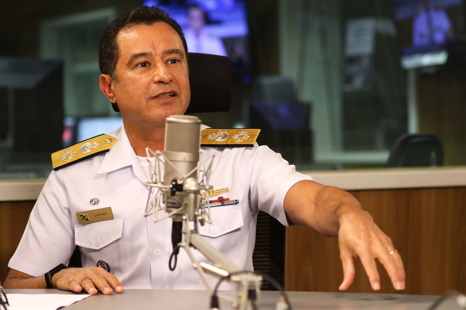Comandante da Marinha nega ter recebido ordens para impedir a posse de Lula ou dar golpe de Estado