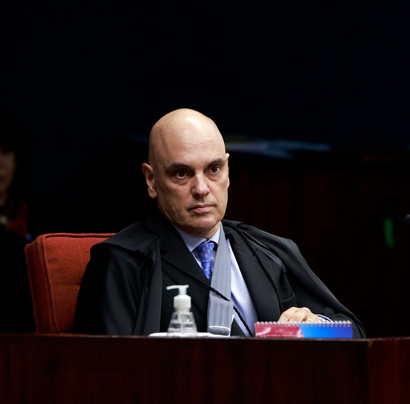 Justiça não intima Paulo Figueiredo, e Defensoria fala em violação do devido processo legal