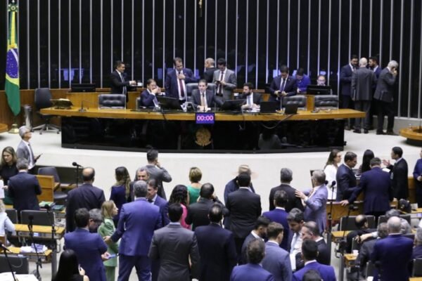 Câmara susta a ação penal contra Ramagem no STF
