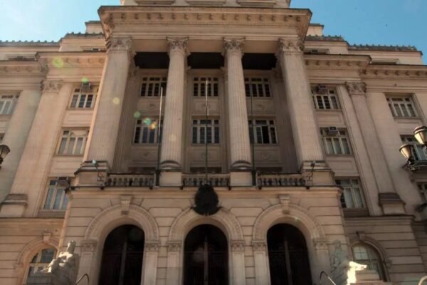 São Vicente e Santos, SP, abrem programa de renegociação de dívidas com descontos de até 99%; veja o que fazer