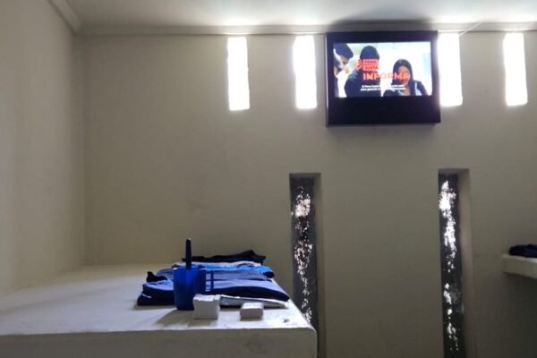 Televisões blindadas e sem trabalho para detentos: Espírito Santo recebe projeto-piloto do Pena Justa