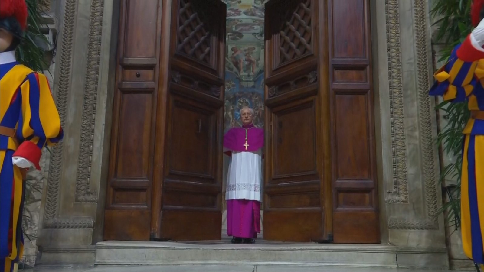 ‘Extra omnes’, ou ‘Todos para fora’: o momento em que a Capela Sistina é selada para o conclave; entenda a simbologia e veja VÍDEO