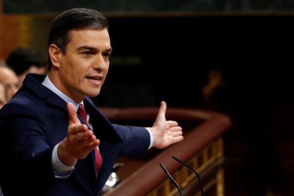 Na rota inversa dos vizinhos, Espanha corre para regularizar 500 mil imigrantes