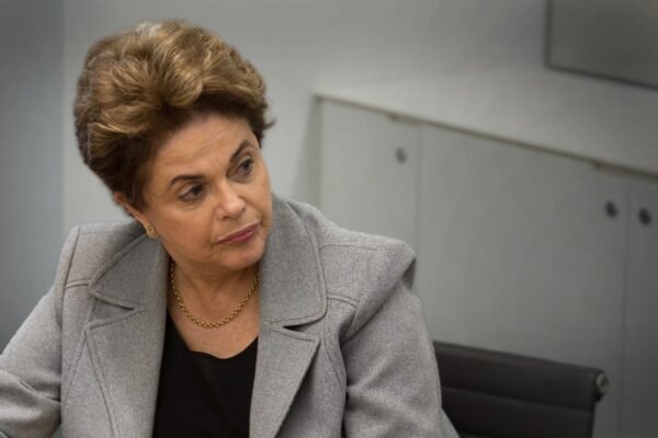 Comissão da Anistia julga pedido de indenização de Dilma Rousseff