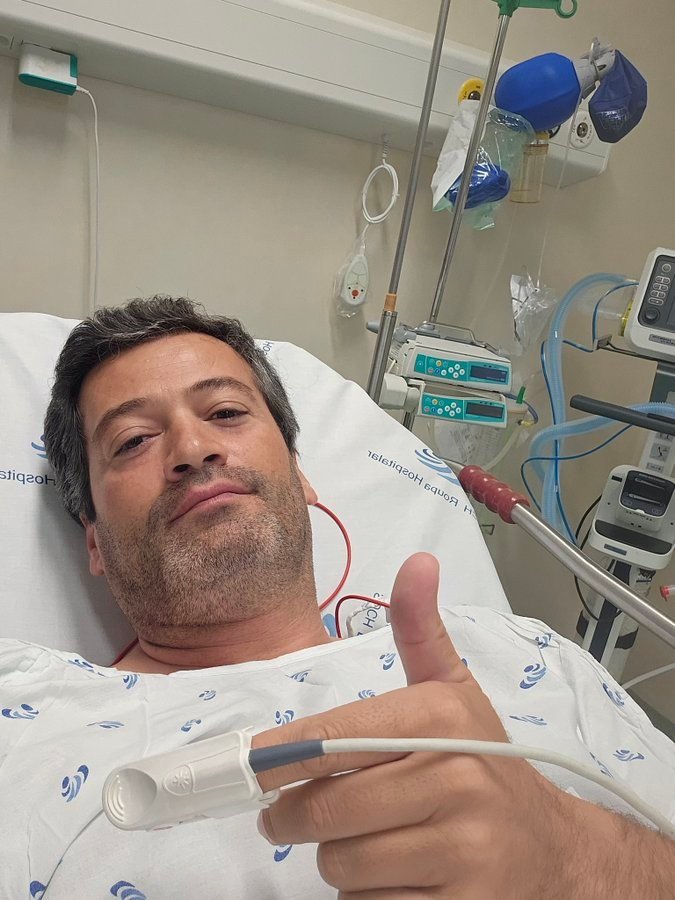 VÍDEO: Após passar mal 2 vezes, líder da extrema direita de Portugal aparece em cama e diz que interromperá campanha