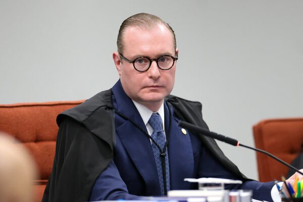 CCJ da Câmara arquiva ação contra Ramagem no STF