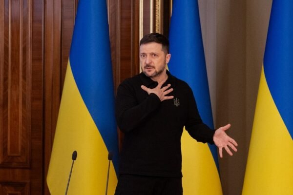 Zelensky chama proposta de paz da Rússia de ‘ultimato’ com condições inviáveis; Putin acusa Ucrânia de não querer fim do conflito