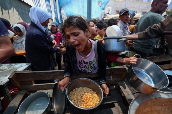 Distribuição de ajuda humanitária é suspensa novamente em Gaza Distribuição de ajuda humanitária é suspensa novamente em Gaza