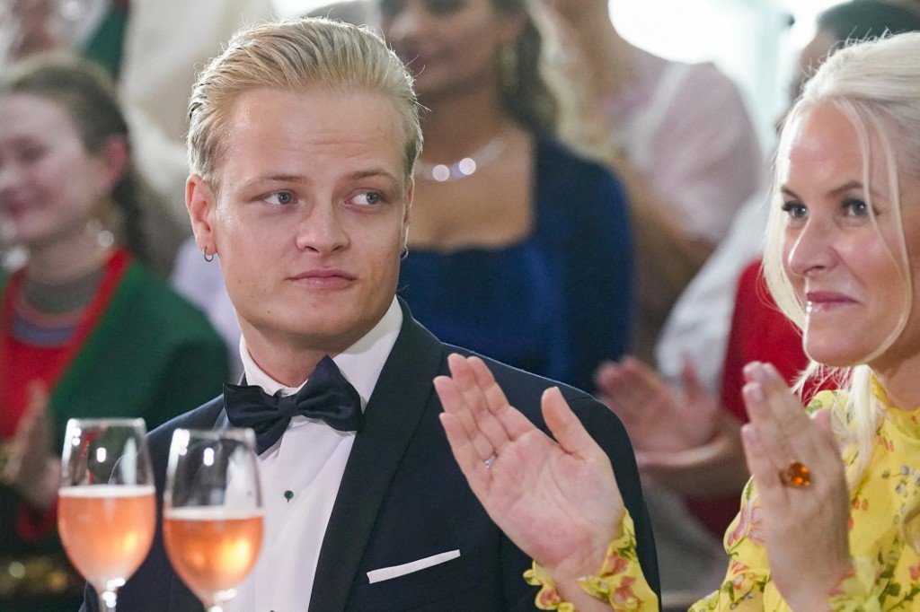 Filho de princesa da Noruega é denunciado pela polícia por três estupros e outros 20 crimes