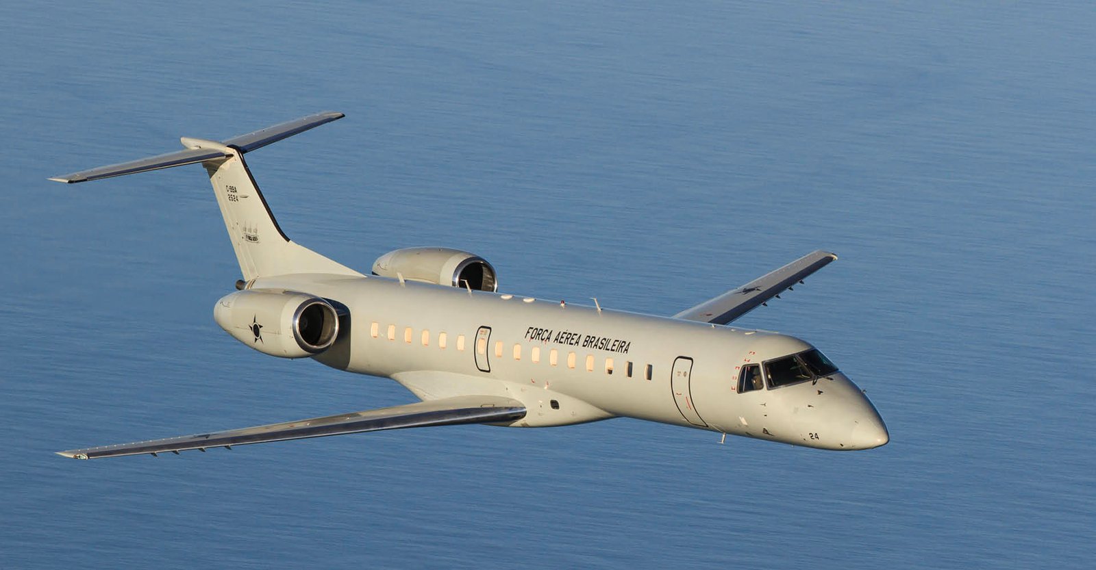 Baixo orçamento cancela voos da FAB para ministros de Lula