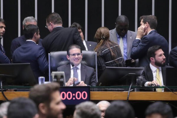 Veja quais Estados ganham novos deputados Veja quais Estados ganham novos deputados