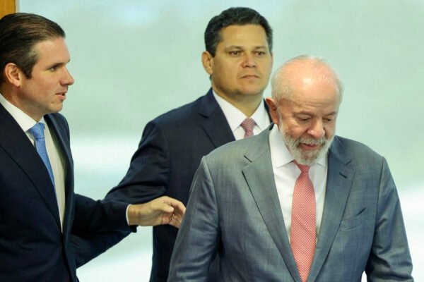 Pense em alguma coisa errada que um governo possa fazer, qualquer uma: o governo Lula já fez