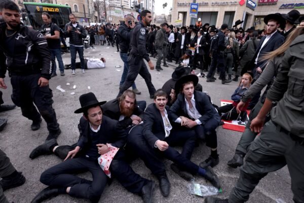 Ultraortodoxos de Israel podem derrubar governo de Netanyahu em votação nesta quarta; entenda