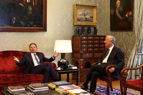 Primeiro-ministro reeleito de Portugal anuncia governo de partido único, sem esquerda nem extrema direita