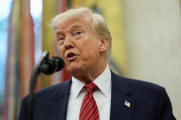 Trump compara Ucrânia e Rússia com crianças e diz que ‘talvez seja melhor deixar lutarem por um tempo antes de os separar’