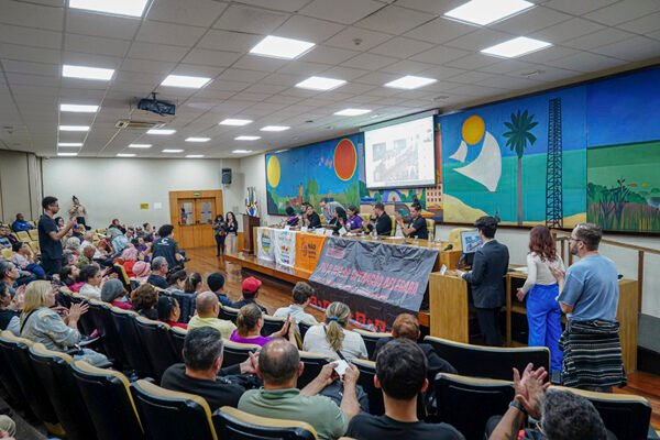 Audiência Pública na Câmara de SP discute direitos e ouve demandas de trabalhadores ambulantes Audiência Pública na Câmara de SP discute direitos e ouve demandas de trabalhadores ambulantes