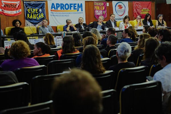 Em debate, estudantes, pais de alunos e sindicato se manifestam sobre afastamento de diretores das EMEFs