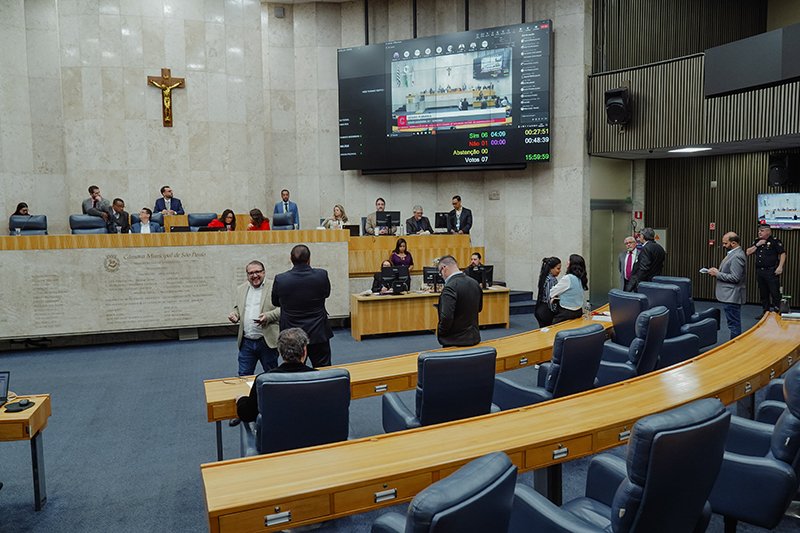 Vereadores discursam sobre veículos elétricos, CET e campanhas de saúde na Sessão Plenária