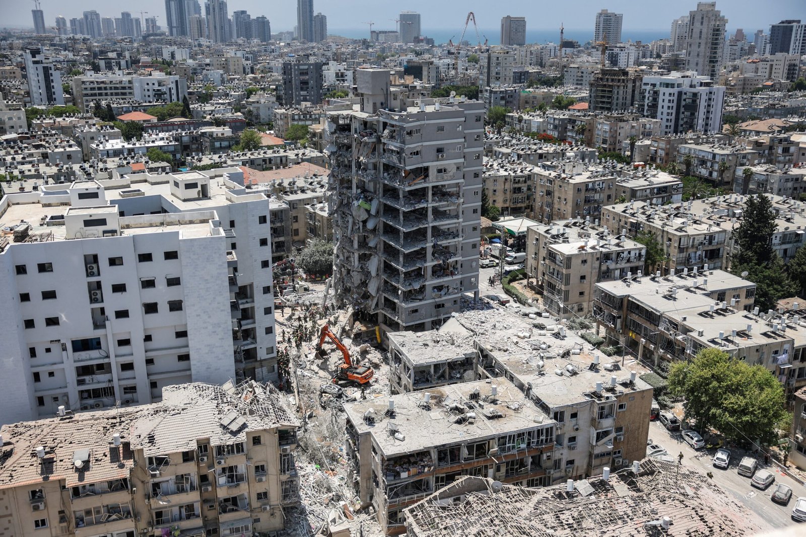Líderes europeus tentam reduzir tensões, enquanto ataques entre Israel e Irã continuam