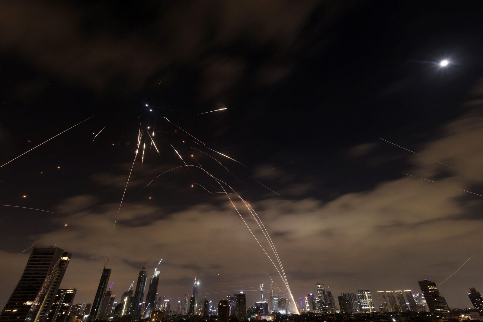 Guarda Revolucionária do Irã diz ter atacado centro do Mossad em Tel Aviv