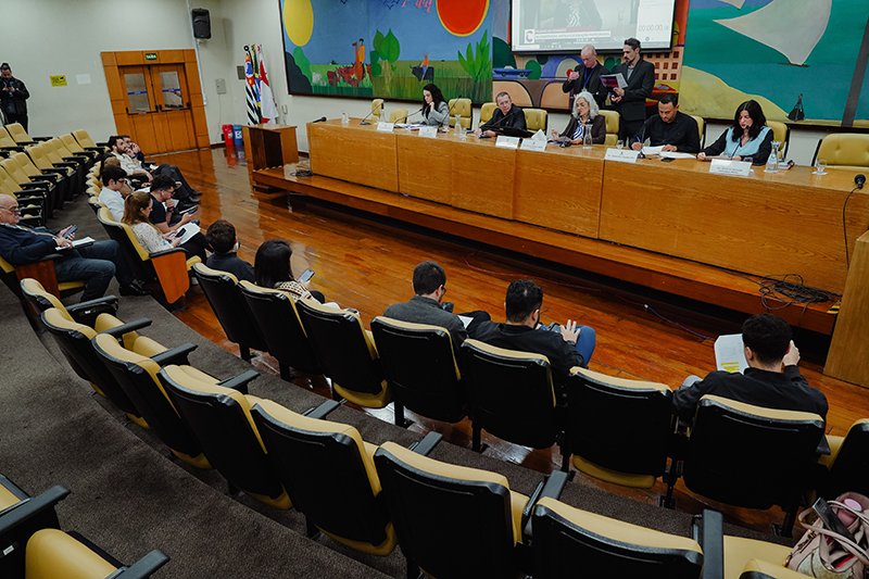 Projeto que prevê instalação de painéis solares em unidades de saúde e de atenção básica avança na CCJ