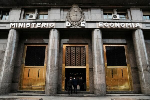 Argentina pode precisar pedir ‘perdão’ por não cumprir meta do FMI