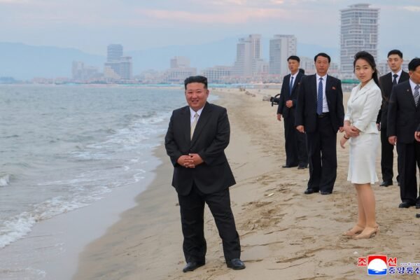 Coreia do Norte inaugura complexo turístico com festa liderada por Kim Jong-un Coreia do Norte inaugura complexo turístico com festa liderada por Kim Jong-un
