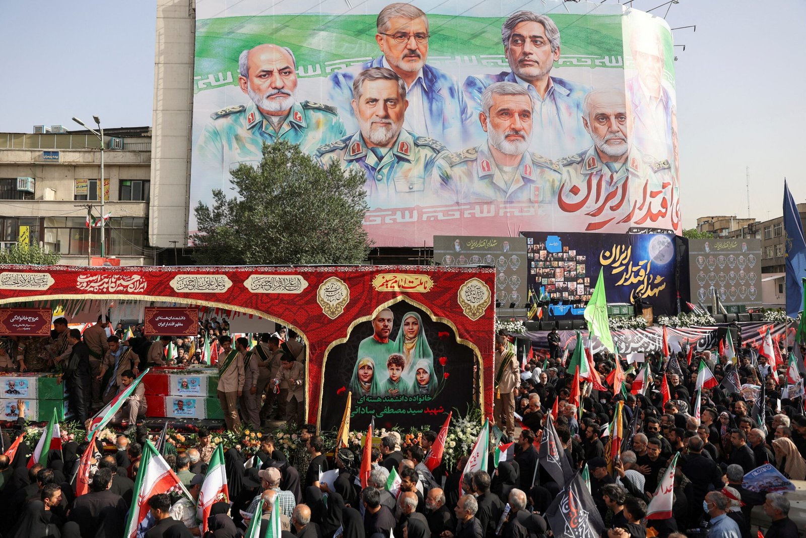 Irã faz funeral de militares e cientistas nucleares mortos na guerra com Israel