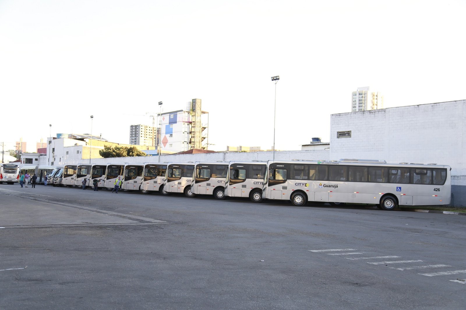 Funcionários do transporte público de Guarujá, SP, suspendem greve por 15 dias