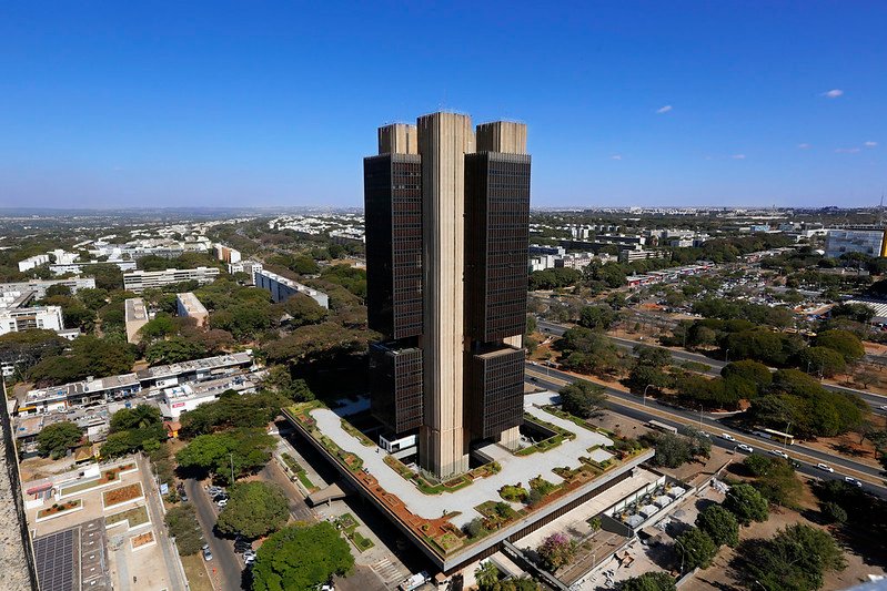 Banco Central alerta para inflação acima da meta até 2029