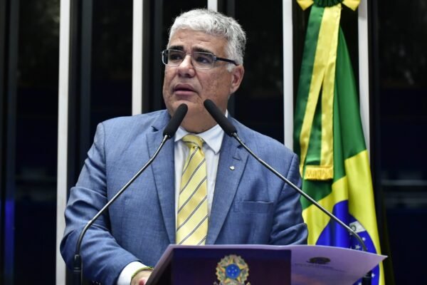 Senadores vão aos EUA apurar denúncias de violações contra brasileiras presas pelo 8 de janeiro