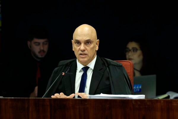 Lei que Trump ameaça usar contra Moraes só foi aplicada em casos de ‘ditaduras repressivas’, diz especialista
