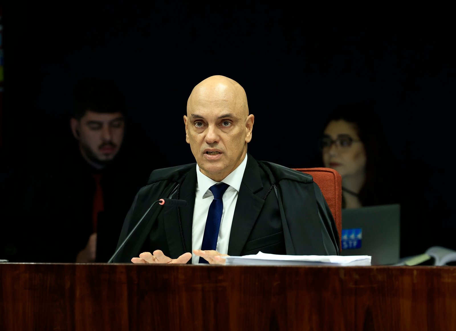 Lei que Trump ameaça usar contra Moraes só foi aplicada em casos de ‘ditaduras repressivas’, diz especialista