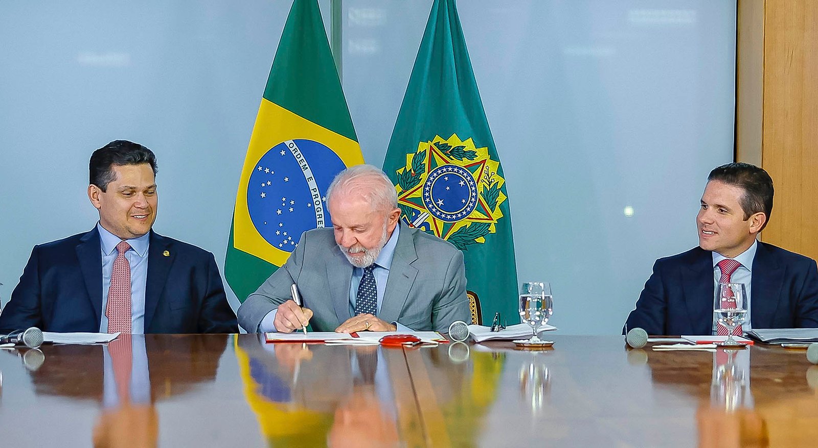 Lula admite falta de diálogo com o Congresso sobre IOF
