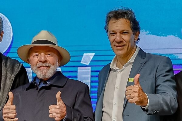 Campos Neto critica política fiscal e diz que governo Lula erra sobre a inflação