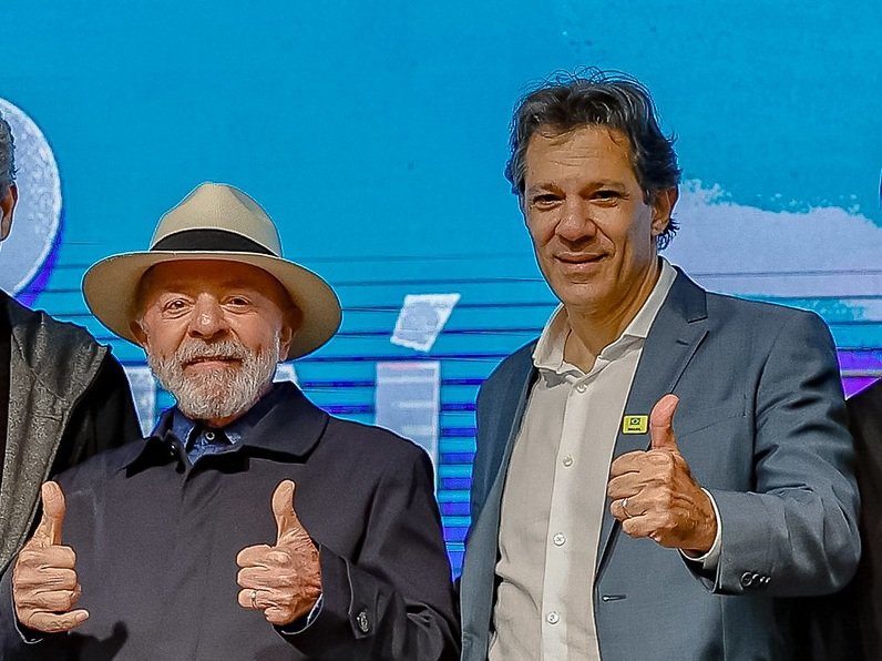 Campos Neto critica política fiscal e diz que governo Lula erra sobre a inflação