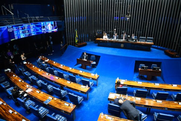 Lula sanciona lei que aumenta gasto com servidores para R$ 74 bi em 3 anos