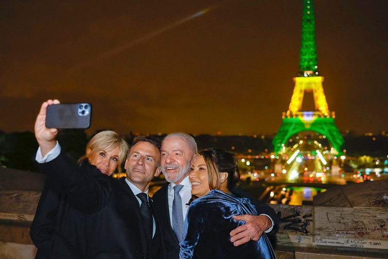Esquerda da França critica concessão de honoris causa a Lula