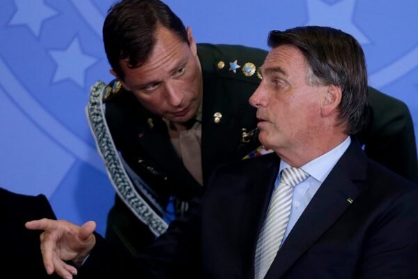 Cid chama suposta minuta do golpe de mal escrita