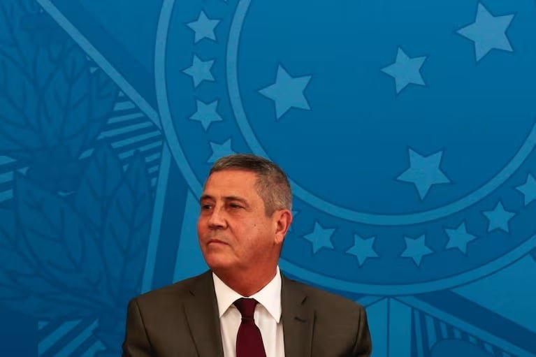 Moraes autoriza réus a acessarem conteúdos do celular de Cid