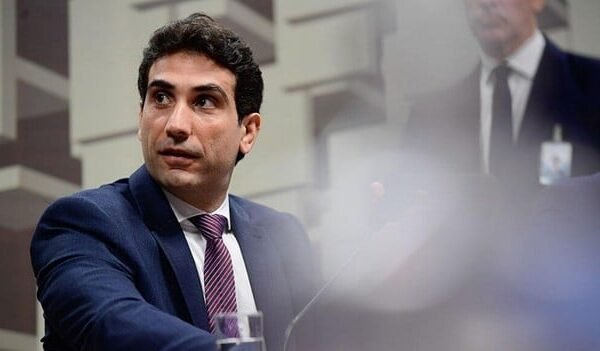 Sem citar Galípolo, Gleisi critica aumento da Selic