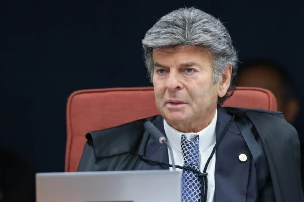 STF retoma julgamento sobre a responsabilização de plataformas por conteúdos de usuários