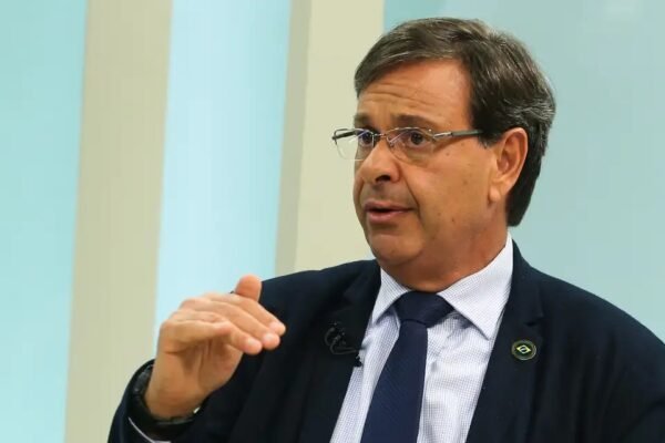 Vídeo: filho de Gilson Machado protesta contra Moraes na Câmara do Recife