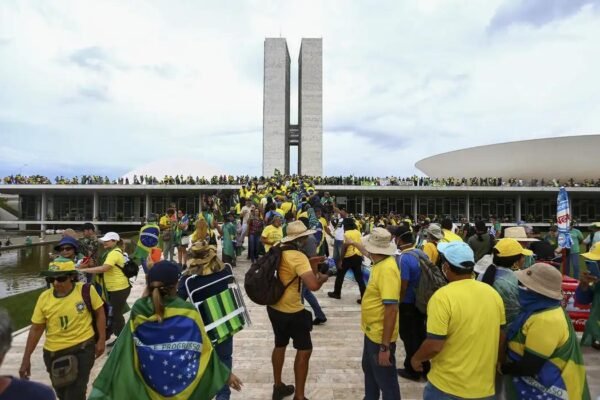 Comissão da Câmara aprova visita a presos do 8/1 na Argentina